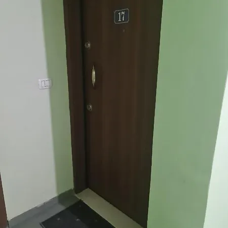 아파트 2e Myslym Shyri 티라나